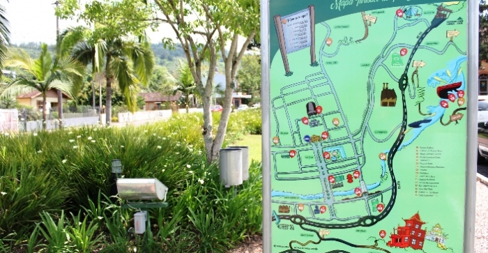 Placas com mapa turístico de Três Coroas são instaladas