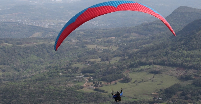 Morro Alto da Pedra inspira soberanas a praticarem voo livre