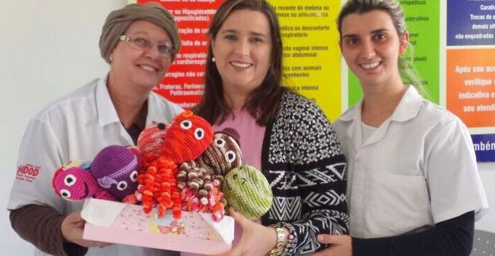 O hospital Doutor Oswaldo Diesel de Três Coroas ganha polvos de crochê para crianças internadas