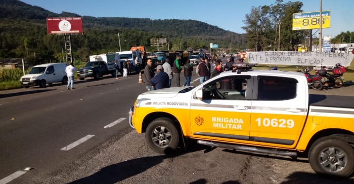PROTESTOS DE CAMINHONEIROS CONTINUAM NA REGIÃO