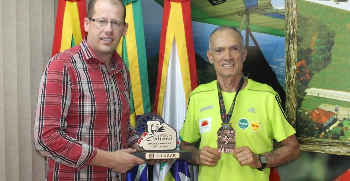 Aos 67 anos, atleta de Igrejinha corre 42 km e conquista medalha no Sahara