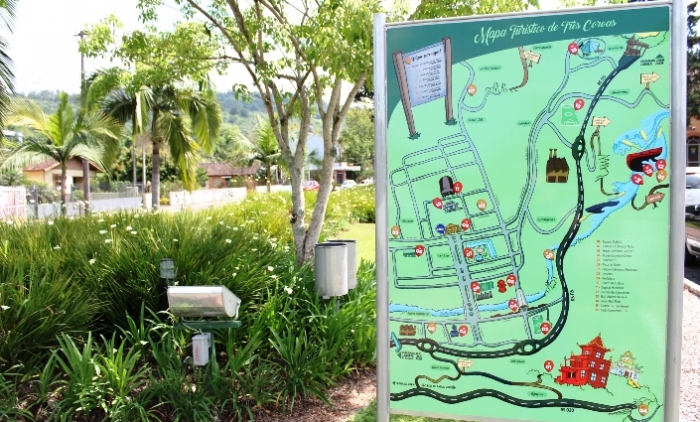 Placas com mapa turístico de Três Coroas são instaladas
